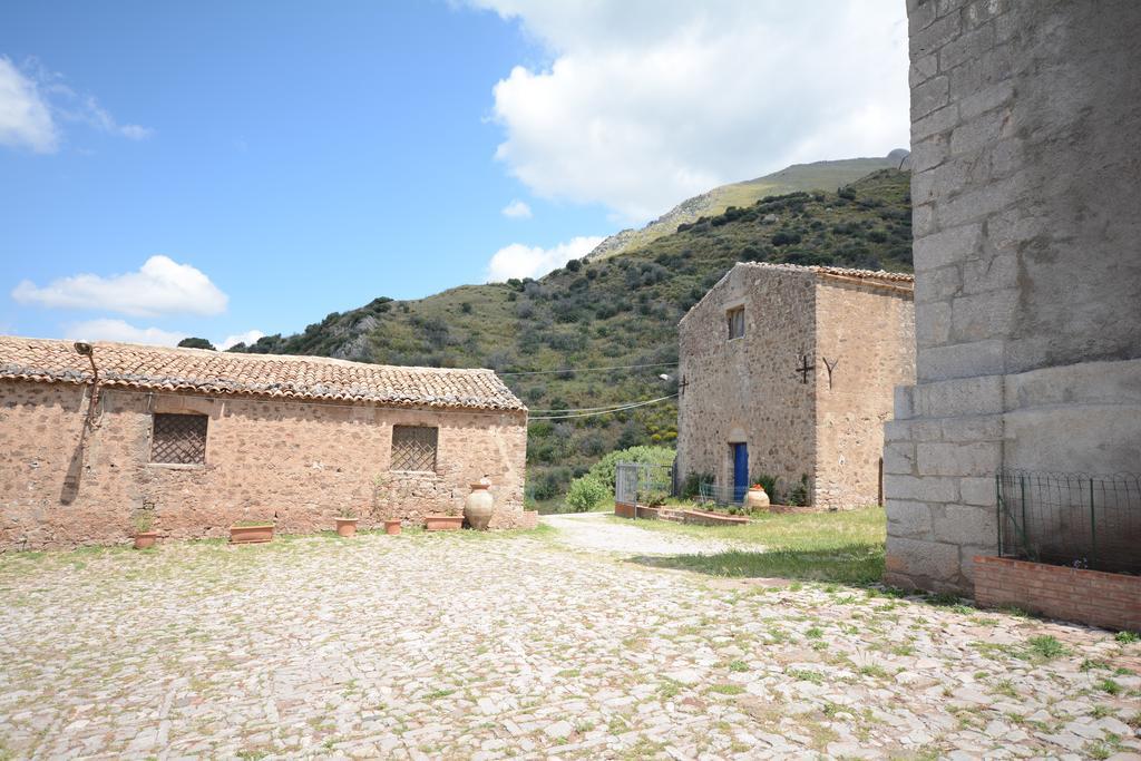 Bed and Breakfast La Ferula Scillato  Экстерьер фото