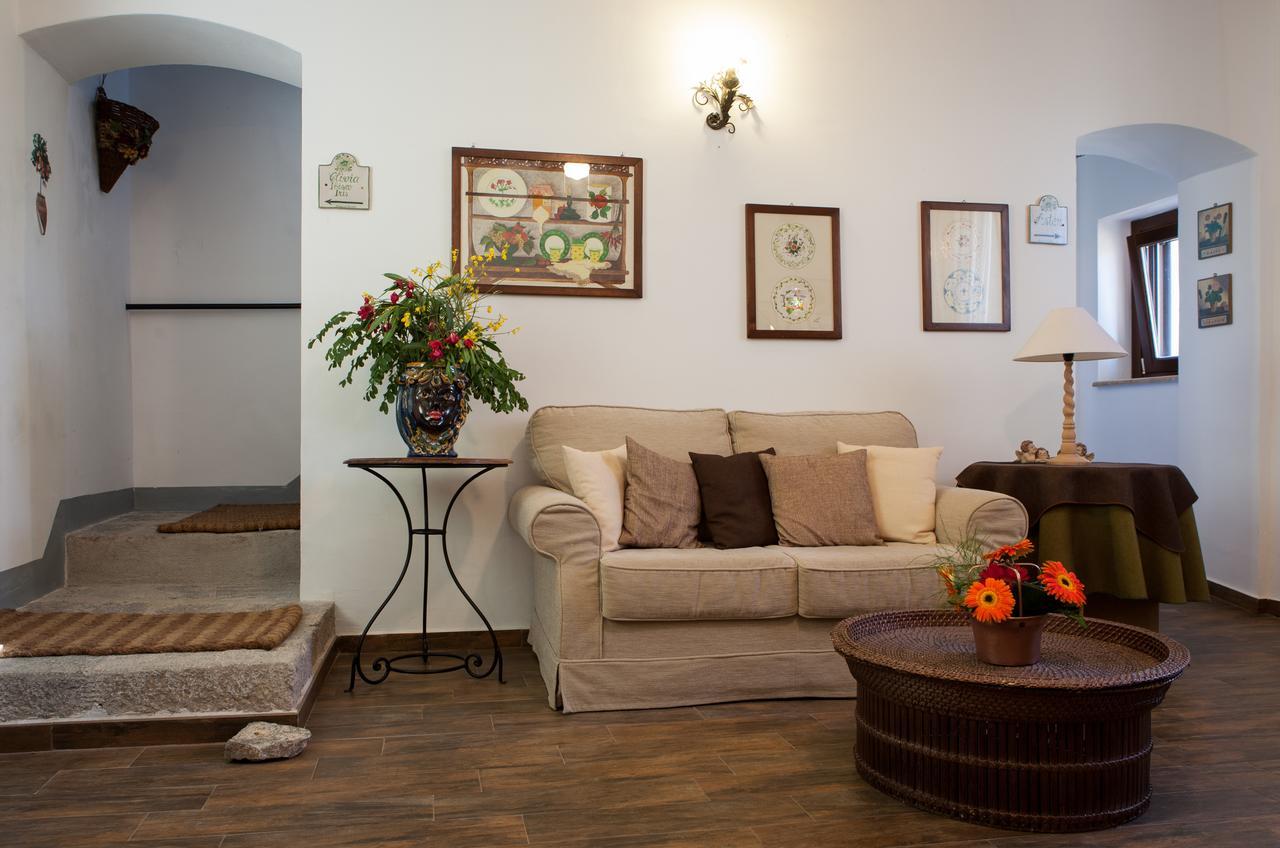 Bed and Breakfast La Ferula Scillato  Экстерьер фото